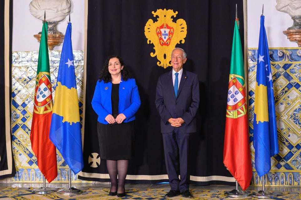 Osmani pritet nga Forcat e Armatosura të Portugalisë, i dekoron për misionin në Kosovë
