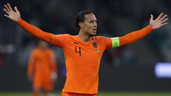 Van Dijk i gatshëm për duelin me Messin