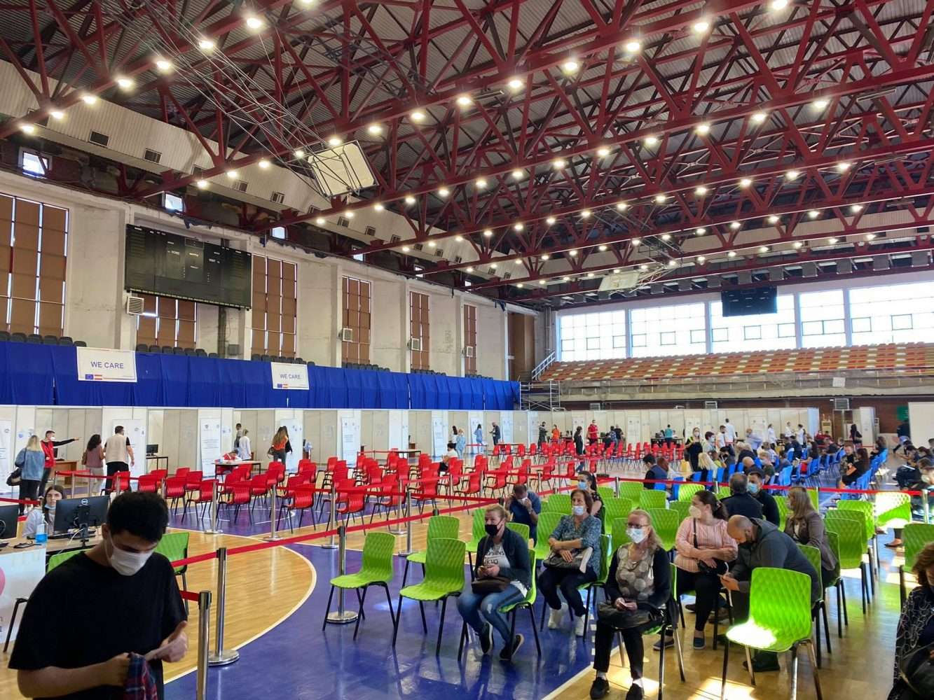 Interesim i madh për vaksinim në sallën "1 Tetori"