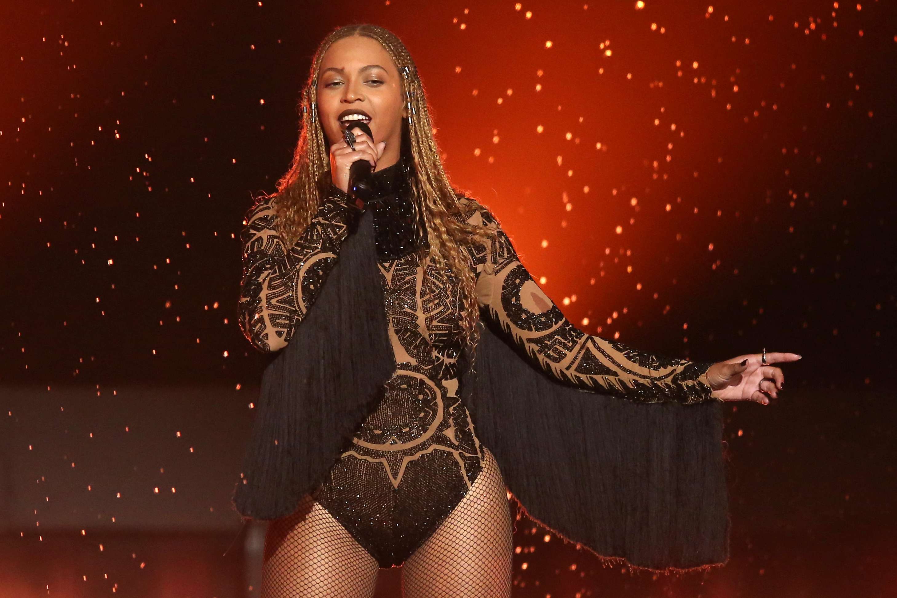 Beyonce feston ditëlindjen e 40-të me kolazhe fotografish