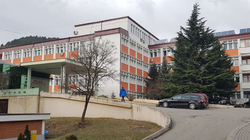 Mjeku vdes në vendin e punës në Spitalin e Pejës