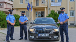Kryetari i Kamenicës ia jep Policisë veturën e tij zyrtare për shfrytëzim