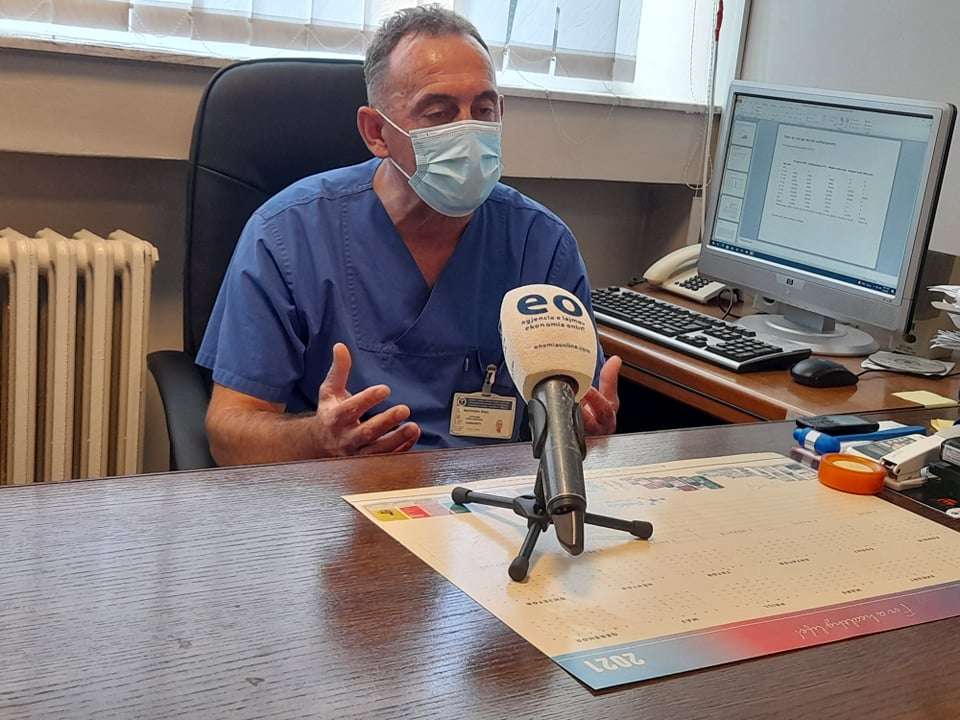 Covid-19 po dëmton sistemin nervor, shkakton mpiksje e dëmtim të enëve të gjakut