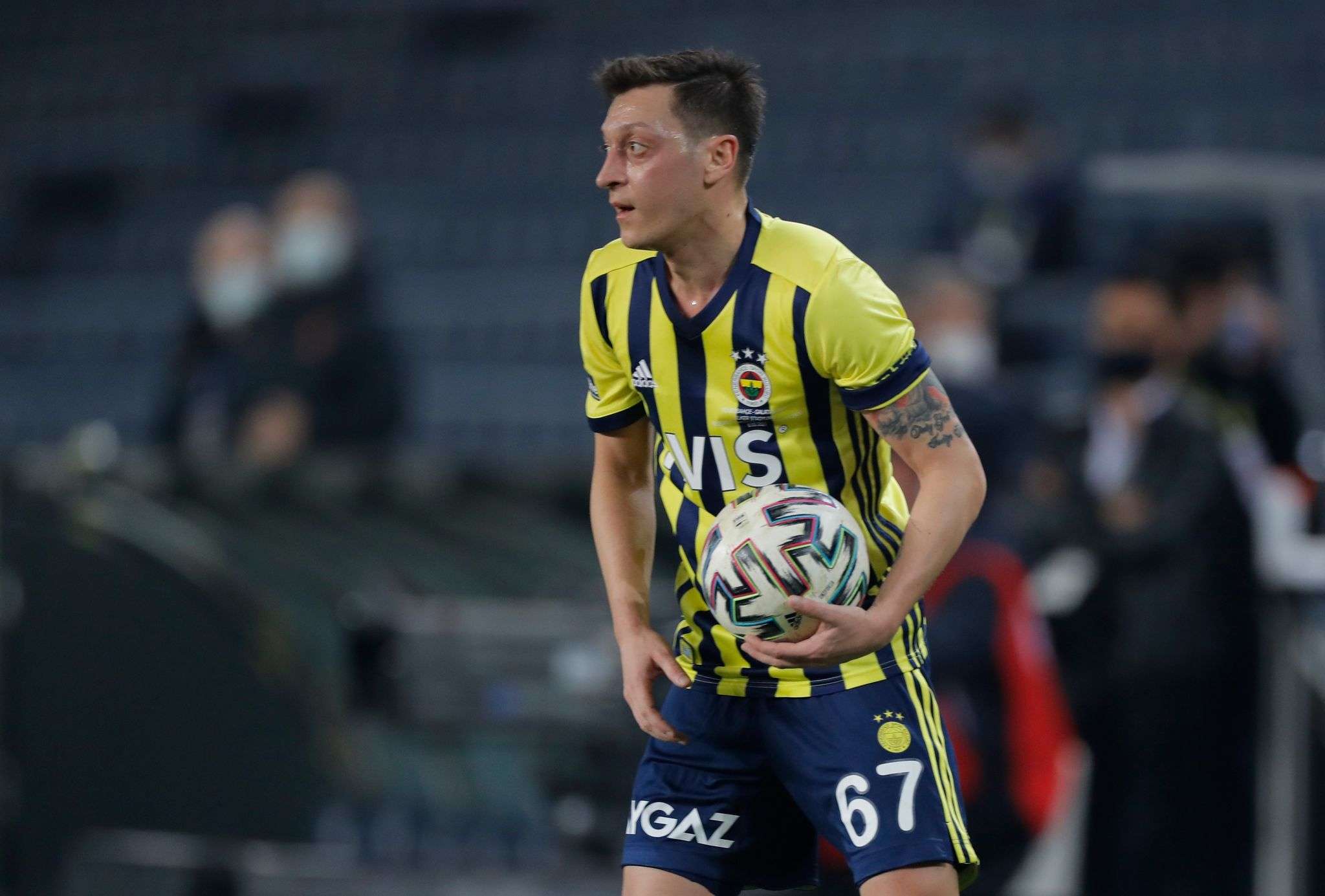 Oezili nuk është i lumtur, e mendon largimin nga Fenerbahçe