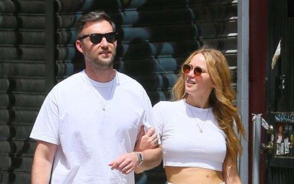 Jennifer Lawrence konfirmon lajmin për shtatzëni