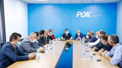 ​Krasniqi takohet me kandidatët e PDK-së për kryetar të komunave 