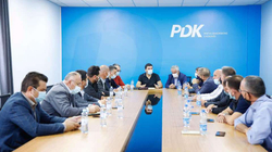Krasniqi takohet me kandidatët e PDK-së për kryetar të komunave