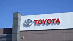 Toyota: S’ka ndryshim në planin për prodhim të 9.7 milionë automjeteve këtë vit