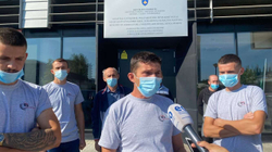 Fermerët dorëzojnë peticion në Ministri, paralajmërojnë protestë me mjete bujqësore