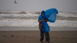 Uragani Nicholas rrezikon banorët e Luizianës në SHBA