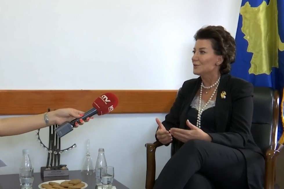 Jahjaga rrëfen për ndihmën që mori Kosova për spital të fëmijëve