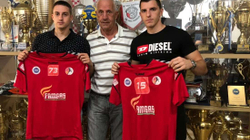 Hendboll, Besa Famgas forcohet me dy lojtarë të huaj