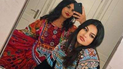 Gratë afgane sfidojnë talebanët me veshjet shumëngjyrëshe në mbrojtje të identitetit