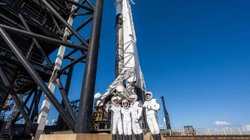 SpaceX lanson misionin e parë turistik në hapësirë