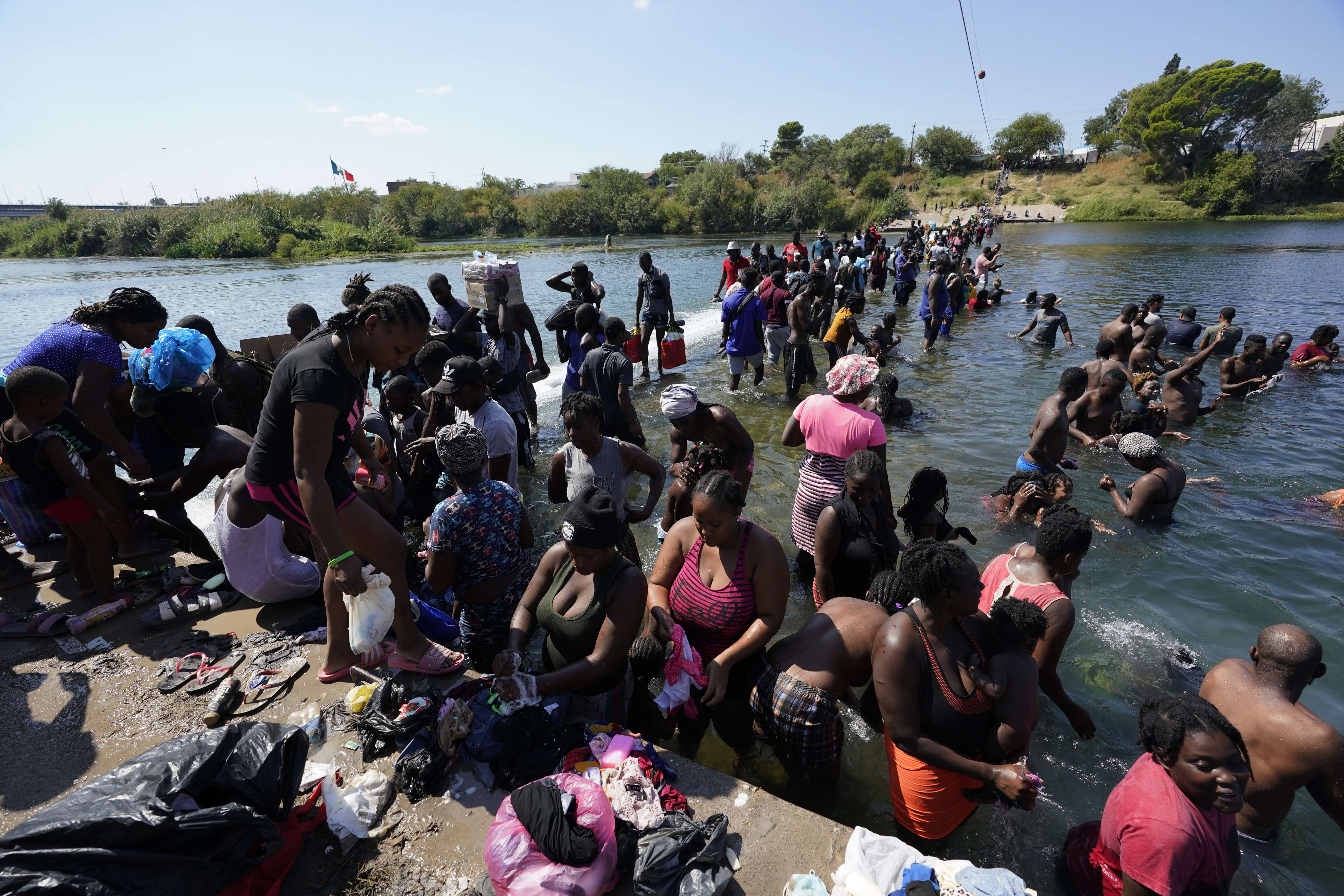 Tolls on the Mexico-US border, thousands of immigrants are expected to  return to their homeland - KOHA.net