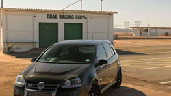 VW Golf R32 me 1000 kuajfuqi