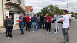 Në Llapnasellë serbët krijojnë tollovi në pritje për targat RKS