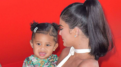 Kylie Jenner prezanton produktet e reja për foshnjat