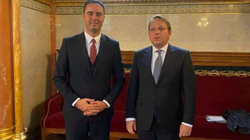 Konjufca kërkon nga Varhelyi heqjen e vizave për qytetarët e Kosovës