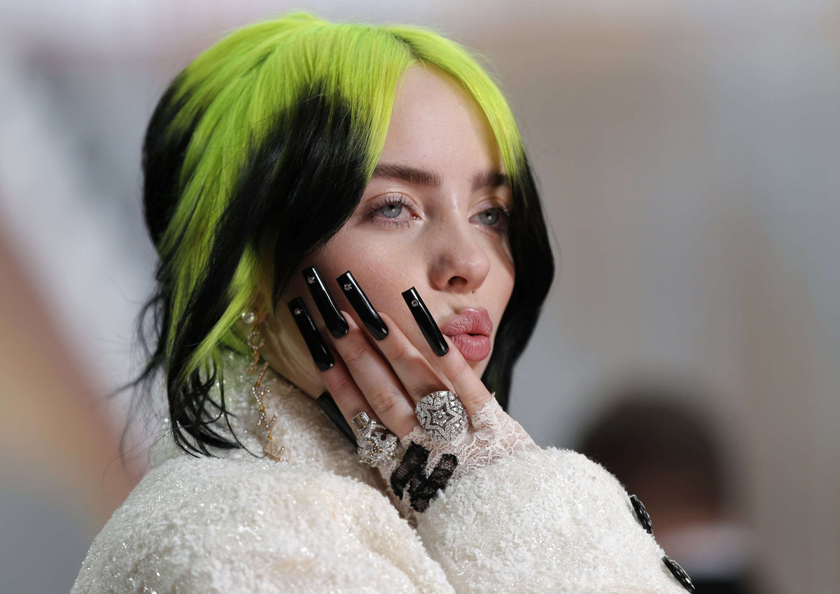 Billie Eilish a perdu 100,000 XNUMX abonnés après des photos où elle posait  pour ses seins – KOHA.net