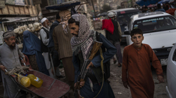 Ministri taleban: Afganët nuk duhet të largohen nga vendi