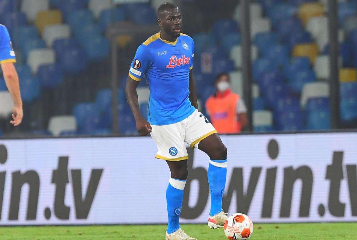 Napoli humb në shtëpi, Rrahmani në stol 