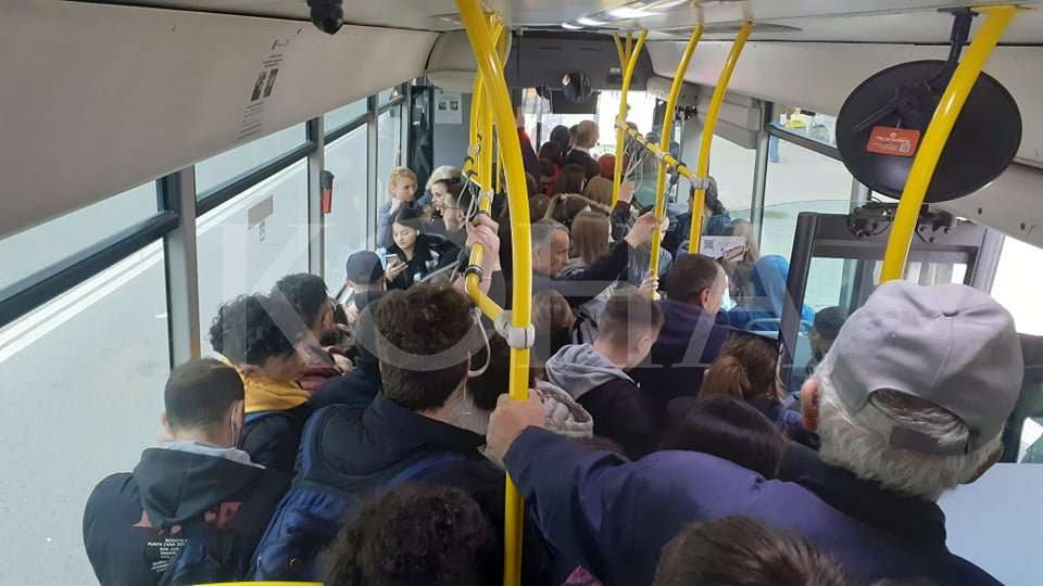Shkelen masat anti-COVID, shumë qytetarë pa maska në autobus