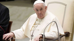 Papa Françesku po mendon të shkojë në Kiev