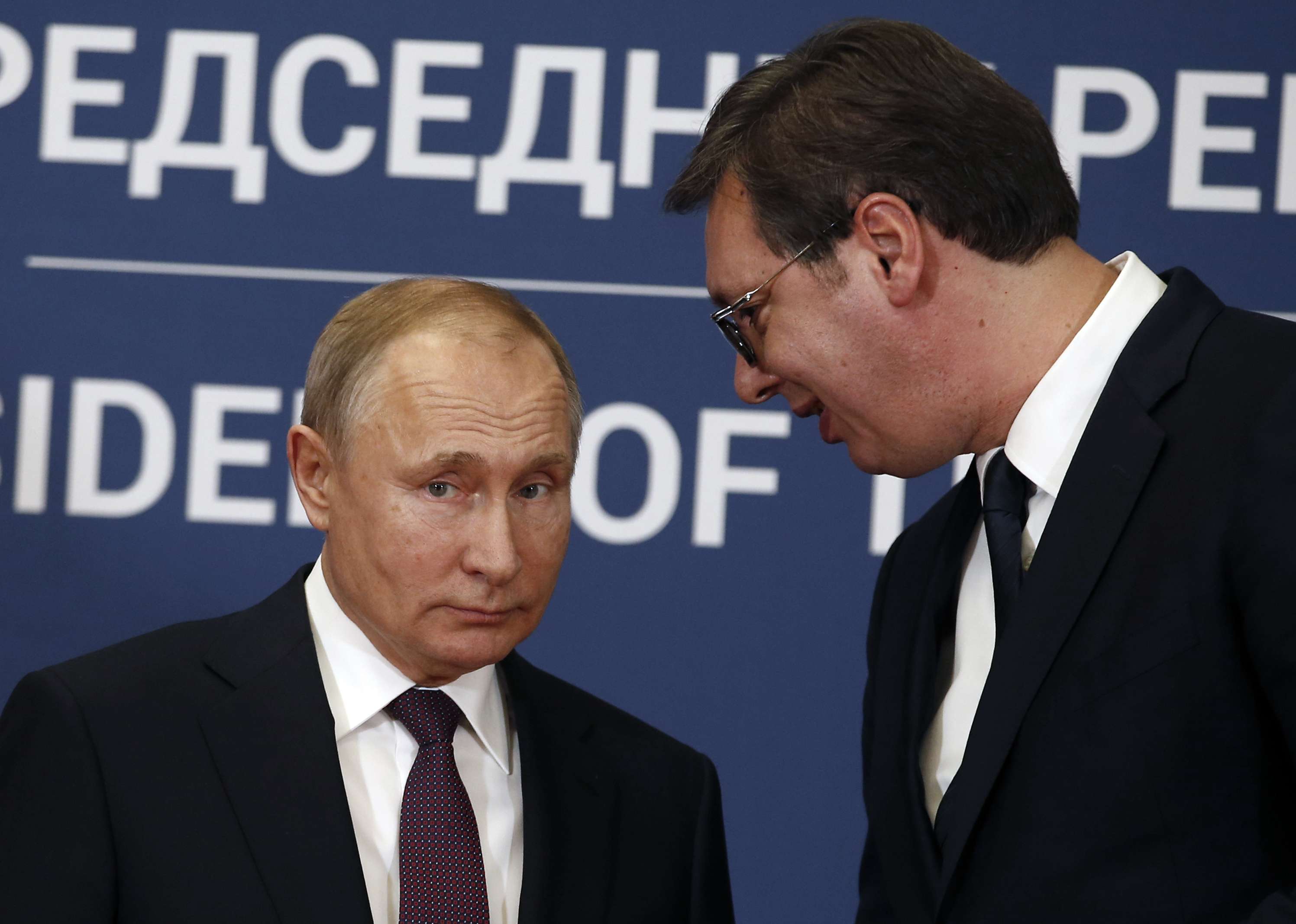 Putini bisedon me Vuçiqin, Rusia e Serbia duan t’i ruajnë “raportet miqësore”