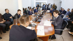 Hoti akuzon ministrin Murati: Po merr kredi për ndihma sociale