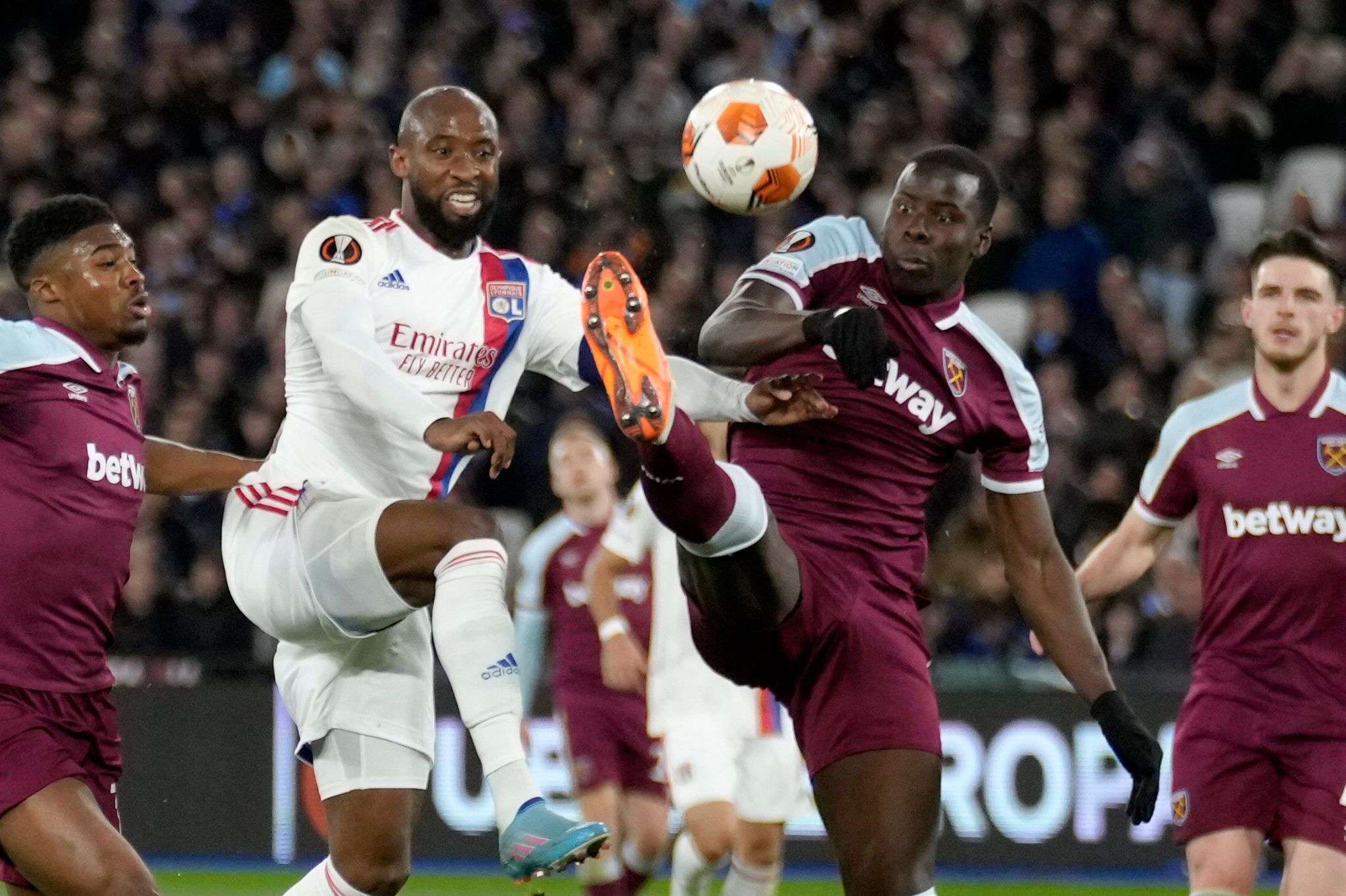 lyon, west ham, 7 prill