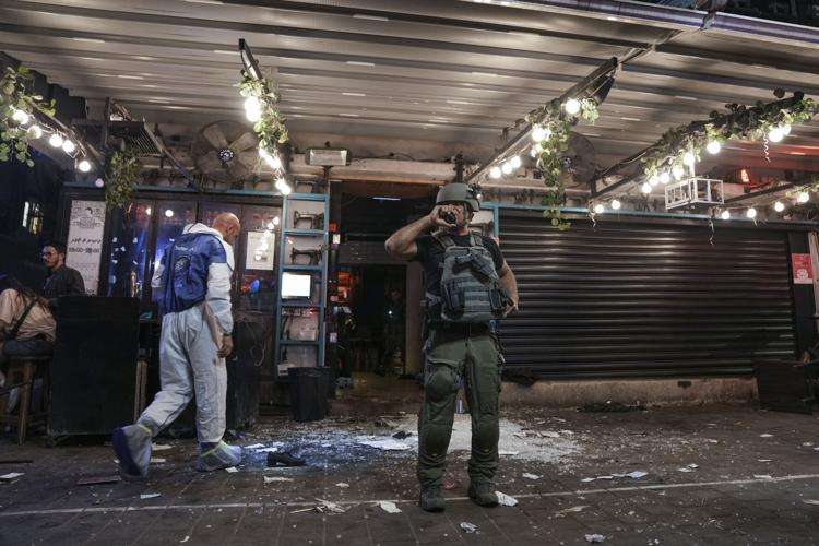 Dy të vdekur nga një sulm me armë në Tel Aviv