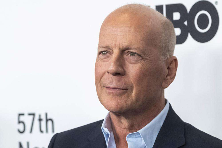 Bruce Willis shfaqet për herë të parë pas publikimit të diagnozës