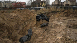 Afër 150 trupa zhvarrosen nga një varr masiv në Izium, gjenden edhe dy fëmijë