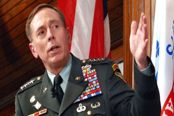 Gjenerali në pension David Petraeus, ish-drejtor i CIA-s 