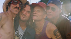 “Red Hot Chilli Peppers” po i kryeson toplistat me albumin “Unlimited Love”