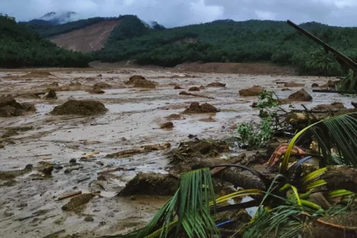 25 të vdekur nga stuhia tropikale që goditi Filipinet