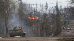 Ukraina nuk mund të konfirmojë nëse ushtria në Mariupol është rrethuar