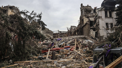 Rreth 1000 civilë po fshihen nën fabrikën e çelikut në Mariupol