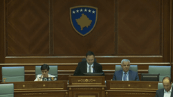 Konjufca kritikon pushtetin: Mos bëni hajgare