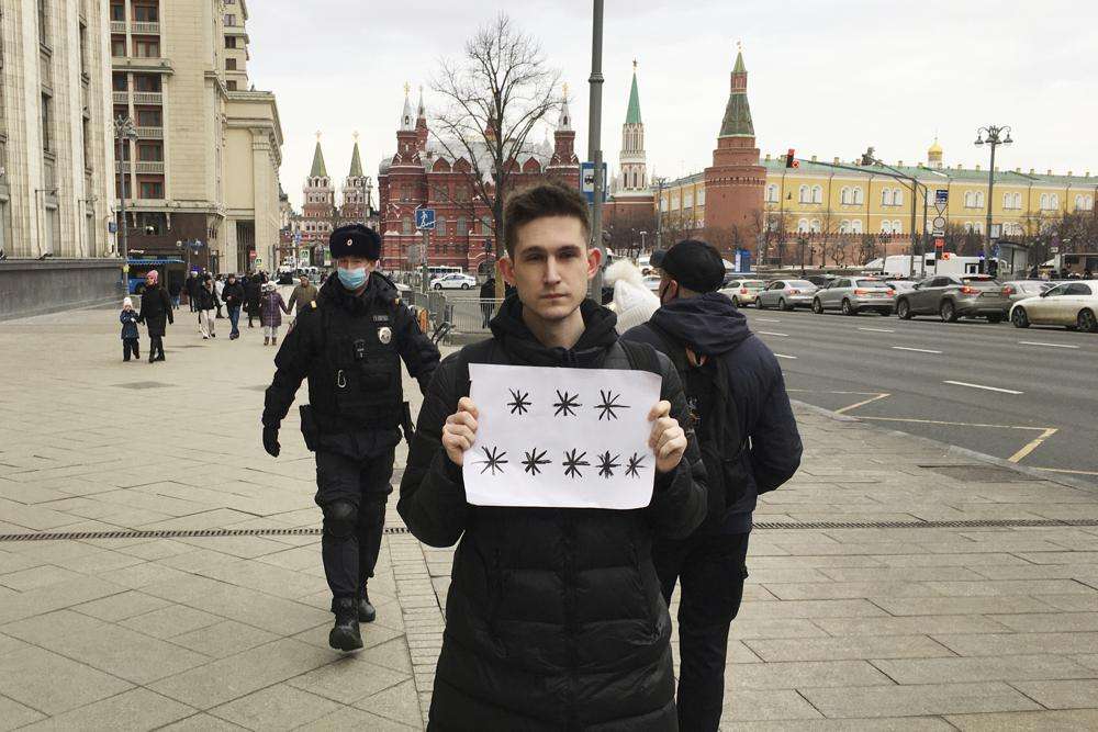 arrestimet, rusia, ukraina, lufta, arrestimi, protesta, demonstrata, 14 prill