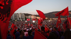 Shqipëria po tkurret e plaket, për herë të parë më shumë vdekje sesa lindje