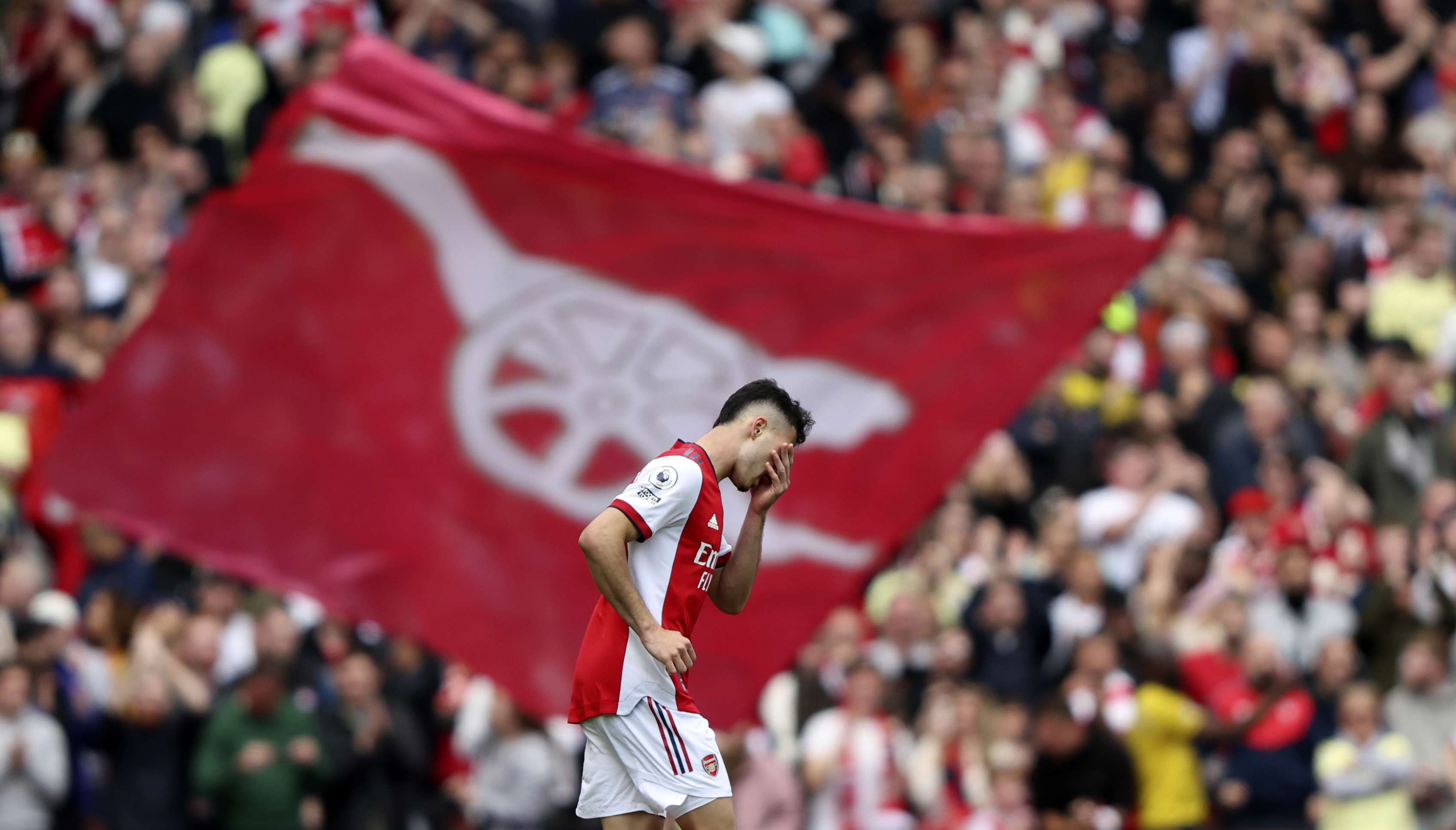 Arsenali rreshton gabimet, zbeh shanset për “Champions”