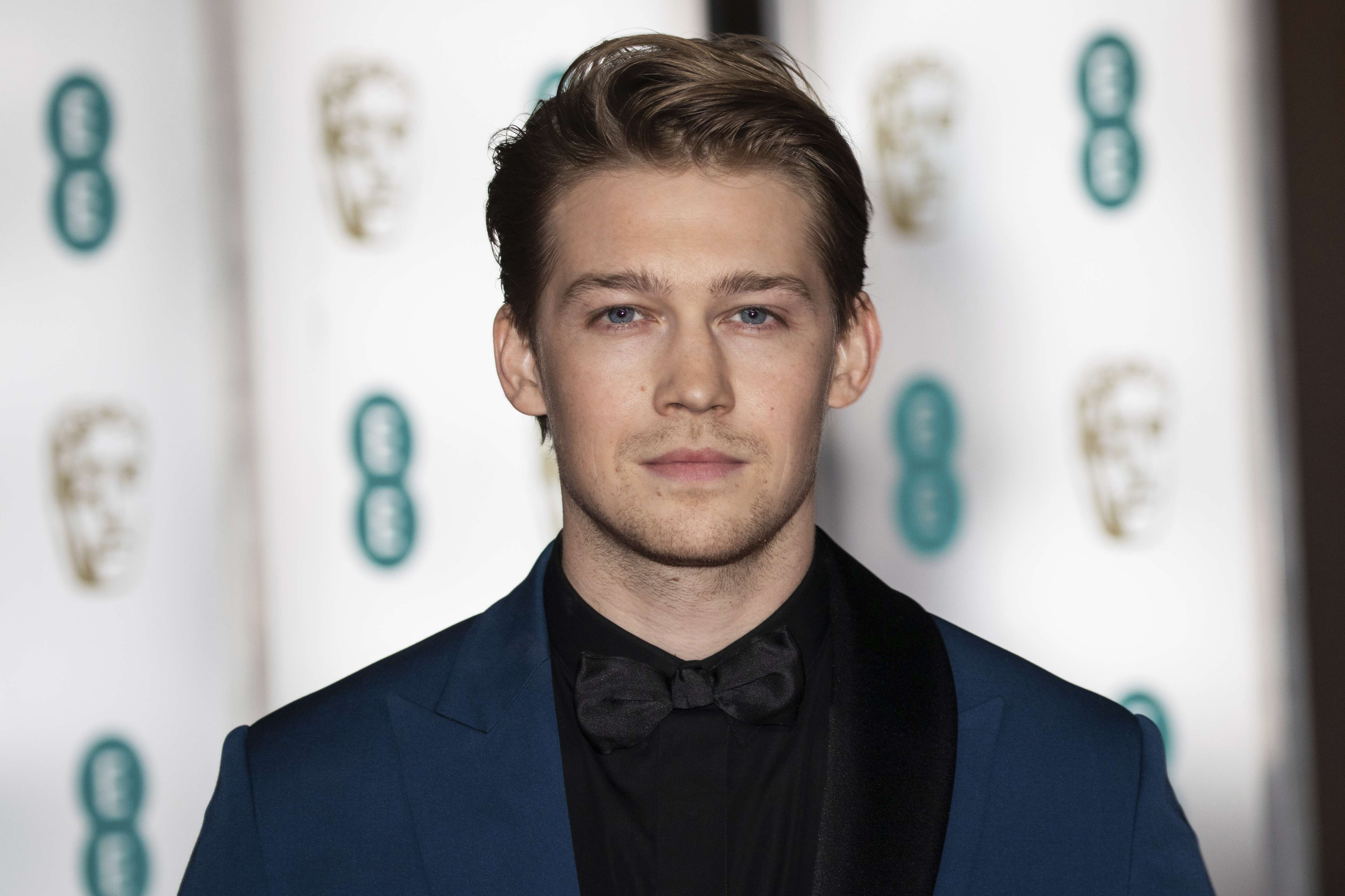 Joe Alwyn dhe Taylor Swift e mbajnë lidhjen private ngase janë të detyruar