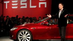 Tesla do të tërheqë mbi 360 mijë vetura për shkak të një rreziku për aksidente