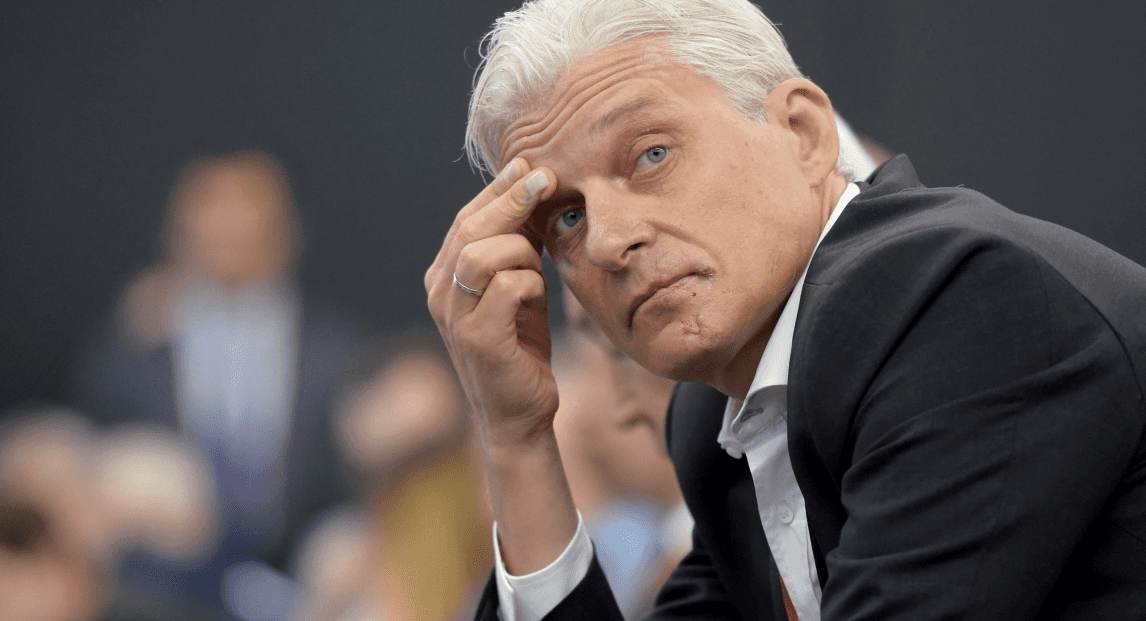 Oligarku rus Oleg Tinkov, Prill 2022
