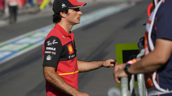 Sainzi vazhdon kontratën me Ferrarin deri më 2024