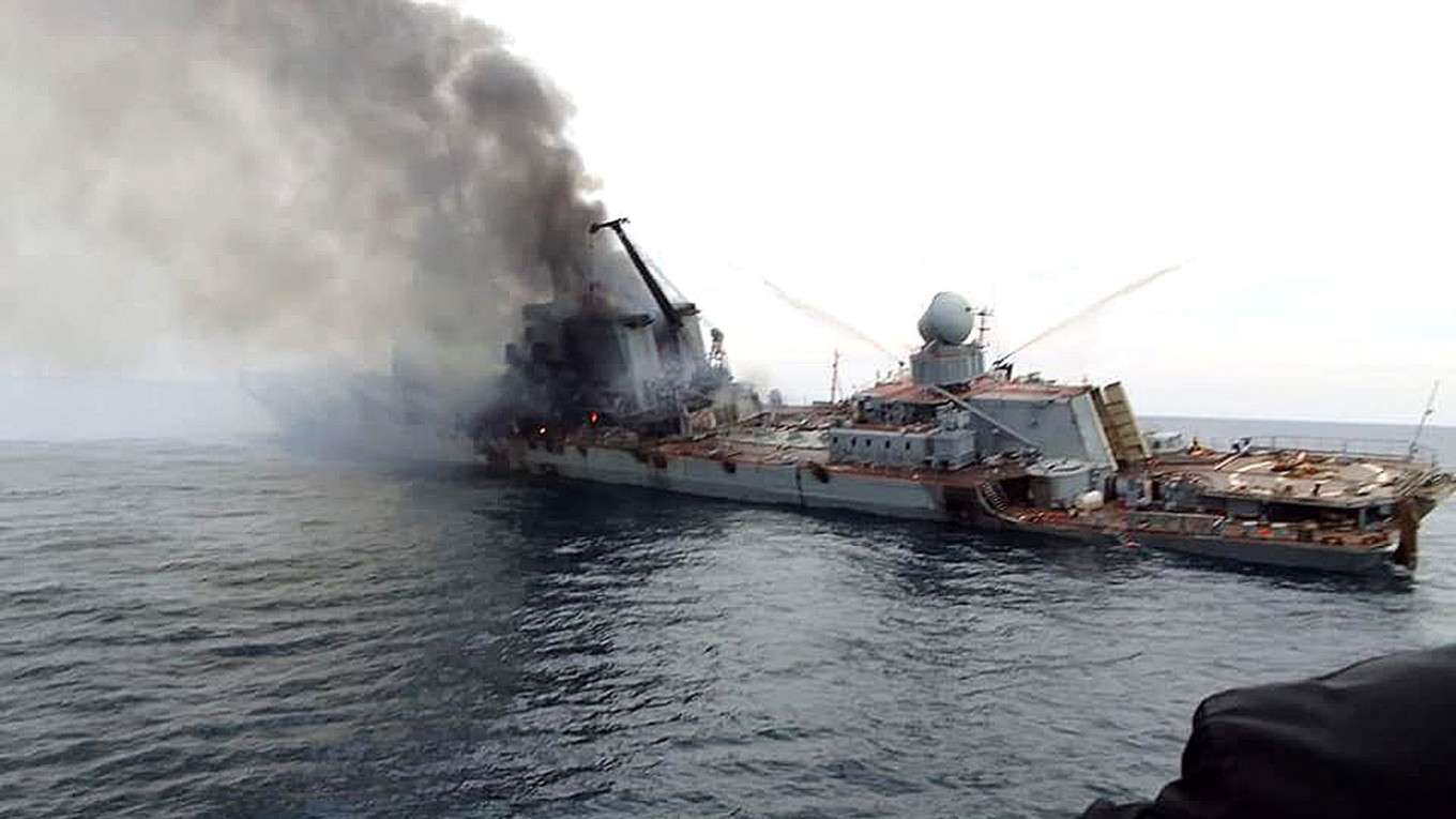 Një marinar i vdekur dhe 27 të zhdukur nga fundosja e “Moskvas”, sipas Rusisë