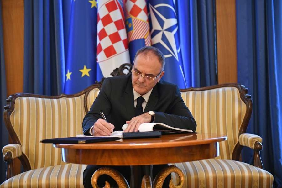 Rritet presioni – kërkohet largimi i Berishajt