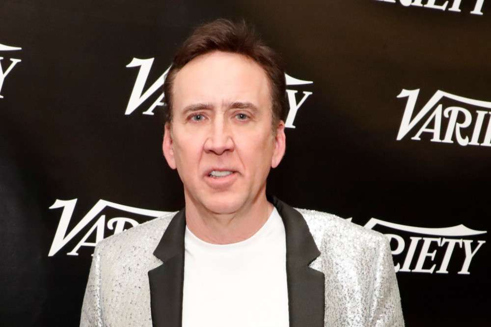 Cage Cage dhe gruaja e tij janë në pritje të vajzës